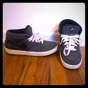Nike Low Top Omar Salazar Sneakers w/ Stash Pocket